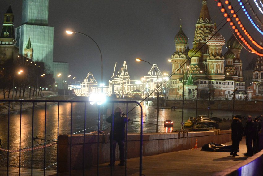 A view shows the covered body of Boris Nemtsov in central Moscow